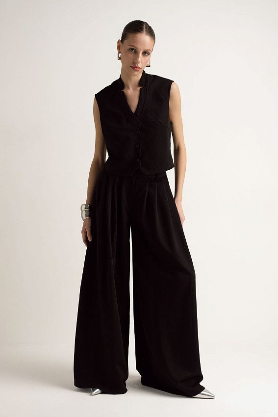 Жилет The Hills Черный