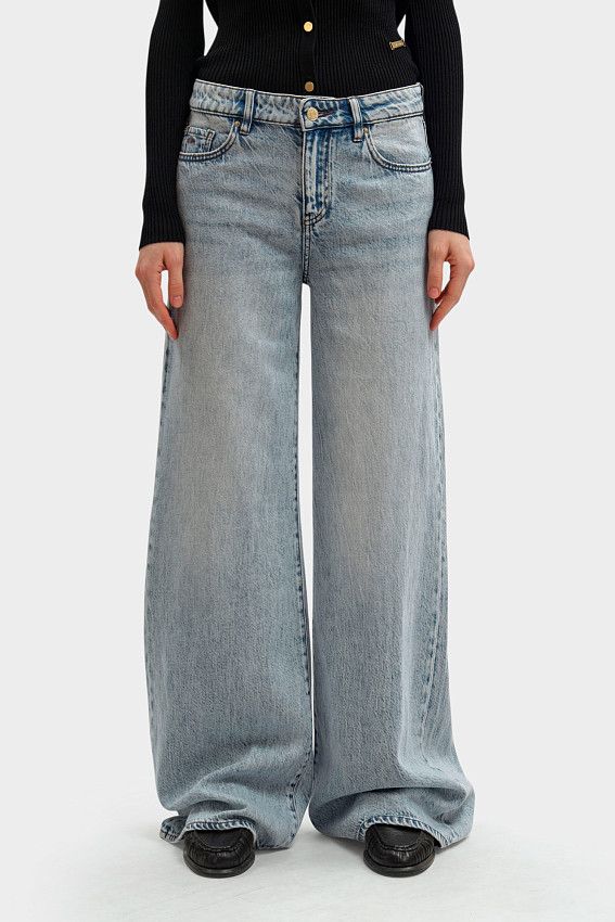 Джинсы Armani Exchange