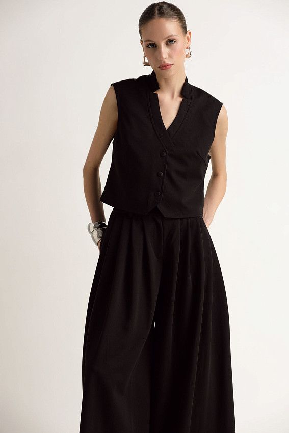 Жилет The Hills Черный