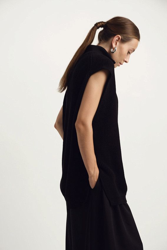 Жилет The Hills Черный