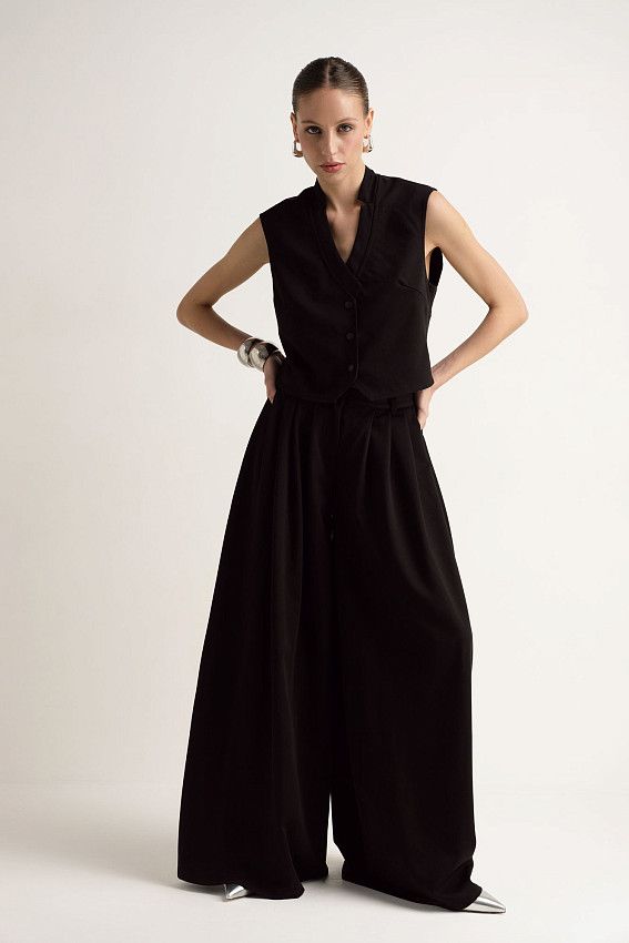 Жилет The Hills Черный