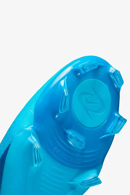 Футбольные бутсы Nike
