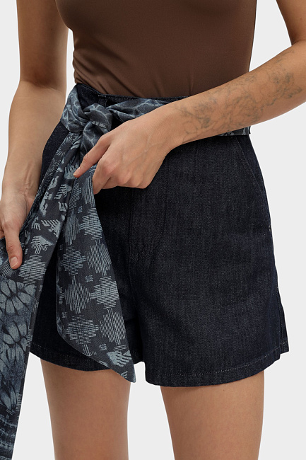 Шорты джинсовые  Emporio Armani