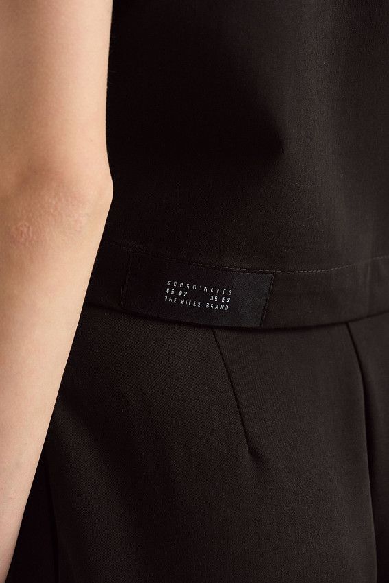 Жилет The Hills Черный