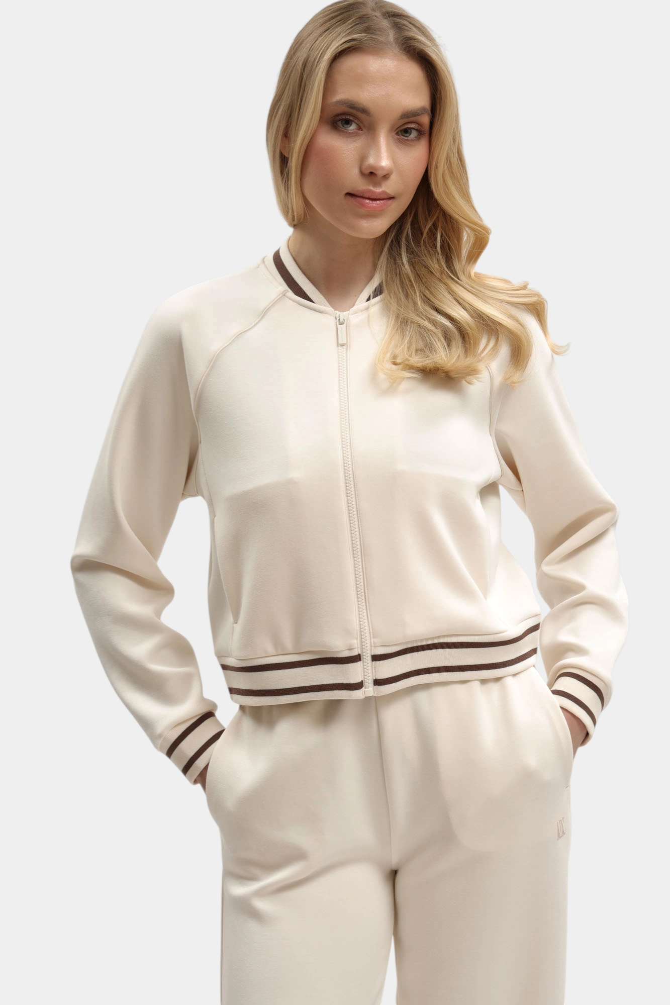 Тректоп Armani Exchange Бежевый