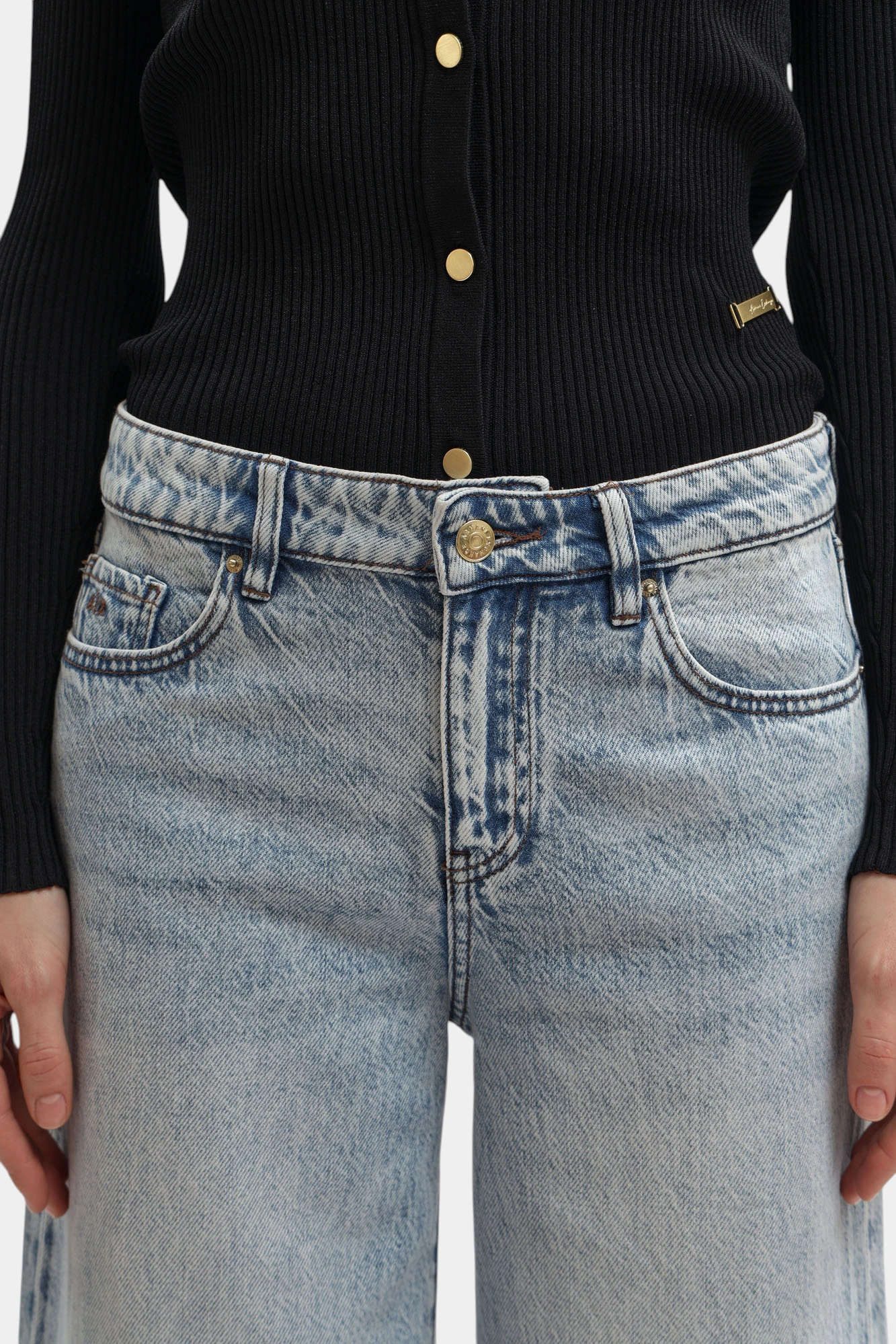 Джинсы Armani Exchange