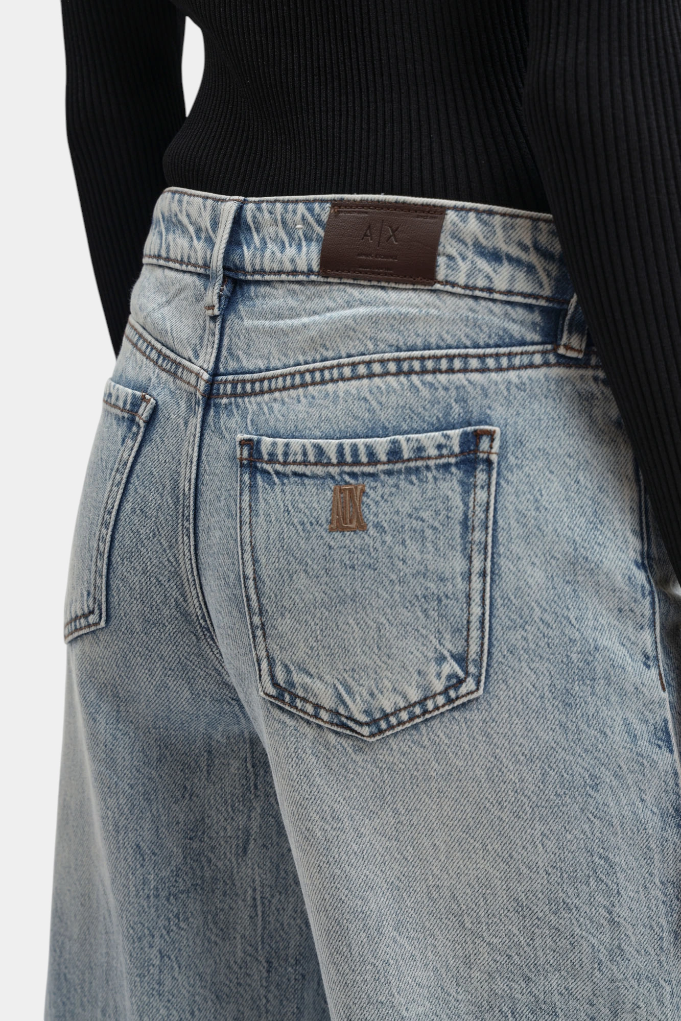 Джинсы Armani Exchange