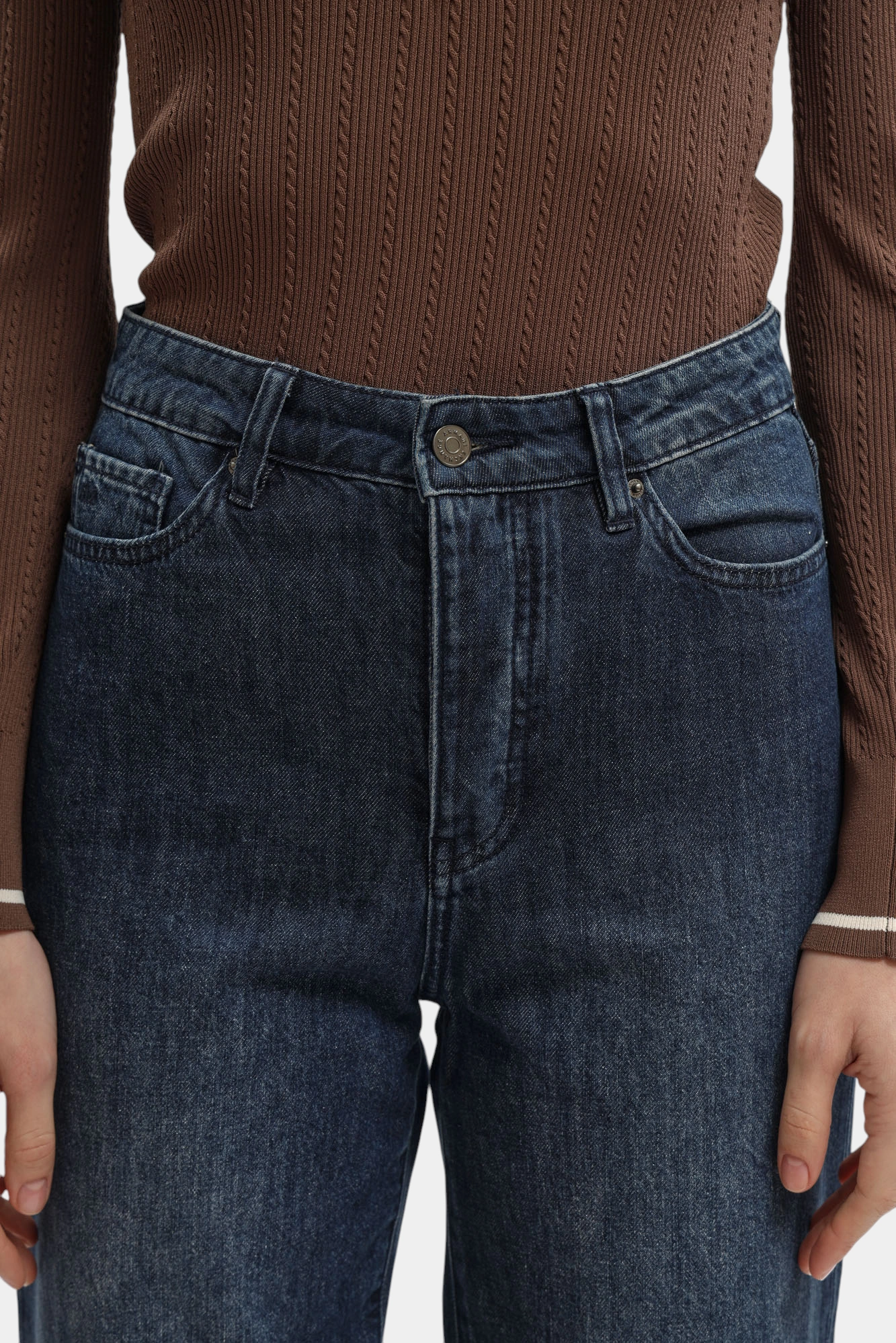 Джинсы Armani Exchange